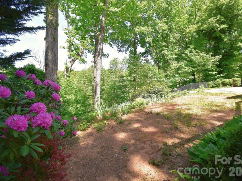 88 Botany Drive, Asheville, NC 28805.  MLS# CAR4378766, YatesRealty ID 19659. 