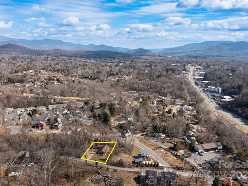 15 Weaver Hill Road, Asheville, NC 28805.  MLS# CAR4217723, YatesRealty ID 1966. Aerial Views