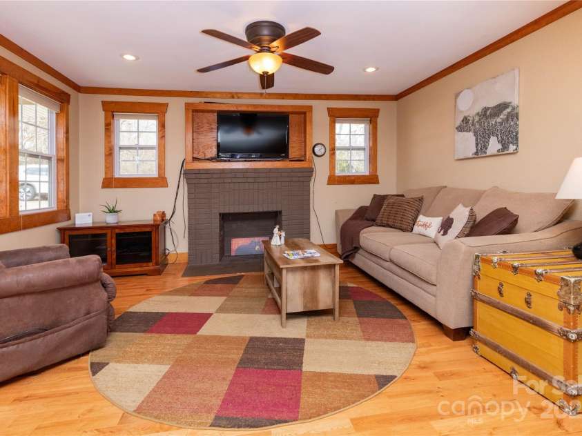 15 Weaver Hill Road, Asheville, NC 28805.  MLS# CAR4217723, YatesRealty ID 1966. Living Room