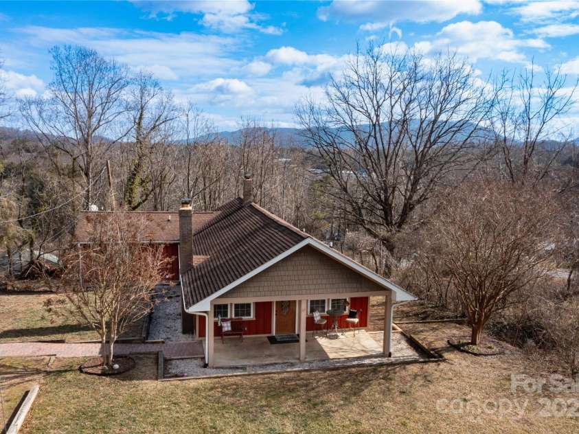 15 Weaver Hill Road, Asheville, NC 28805.  MLS# CAR4217723, YatesRealty ID 1966. Mountain Views