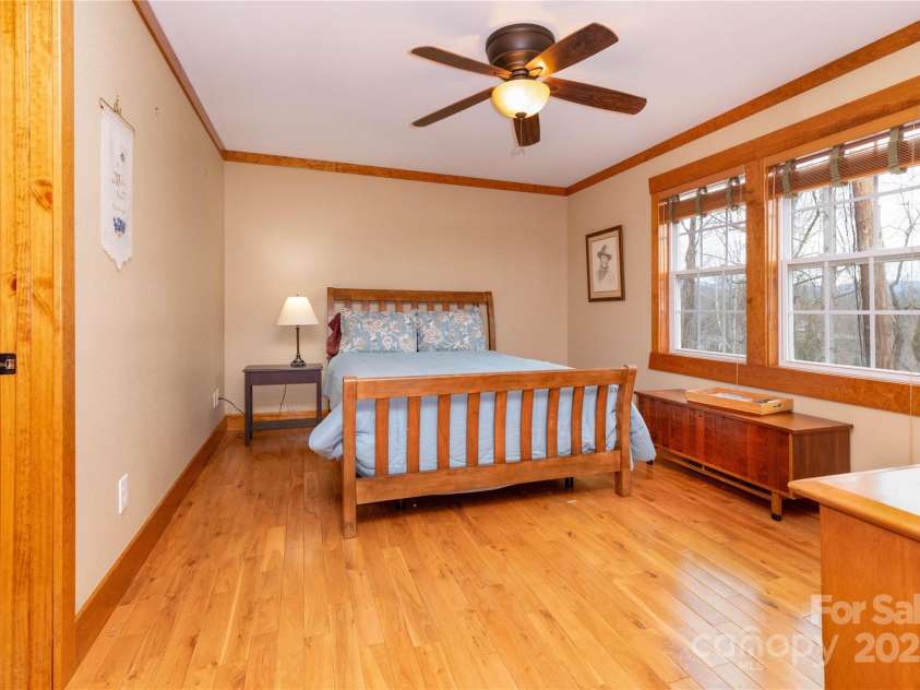 15 Weaver Hill Road, Asheville, NC 28805.  MLS# CAR4217723, YatesRealty ID 1966. Primary En-suite
