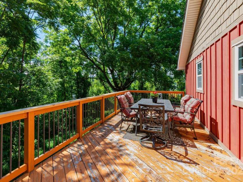 15 Weaver Hill Road, Asheville, NC 28805.  MLS# CAR4217723, YatesRealty ID 1966. Summer Tree foliage with privacy
