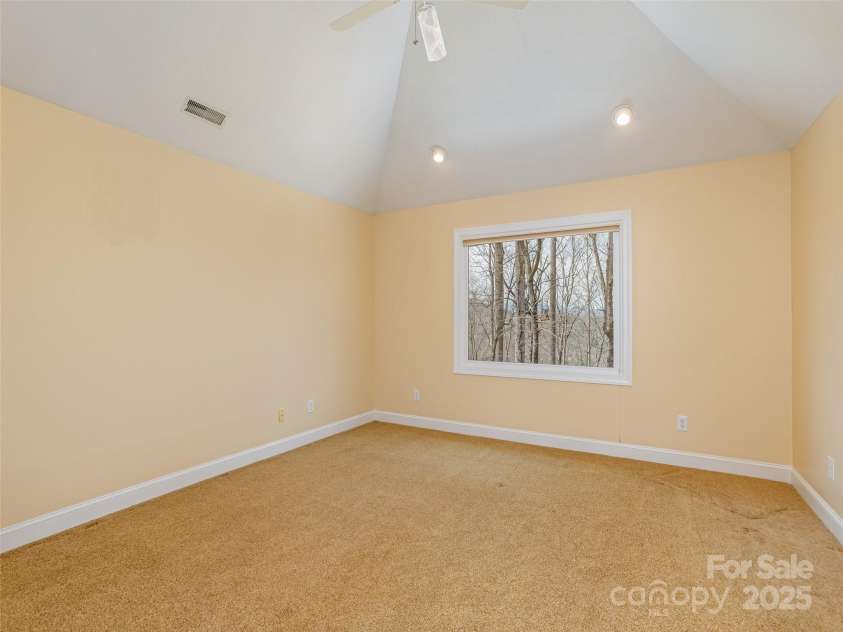 1400 Rambling Oaks Trail, Hendersonville, NC 28739.  MLS# CAR4240485, YatesRealty ID 19661. 