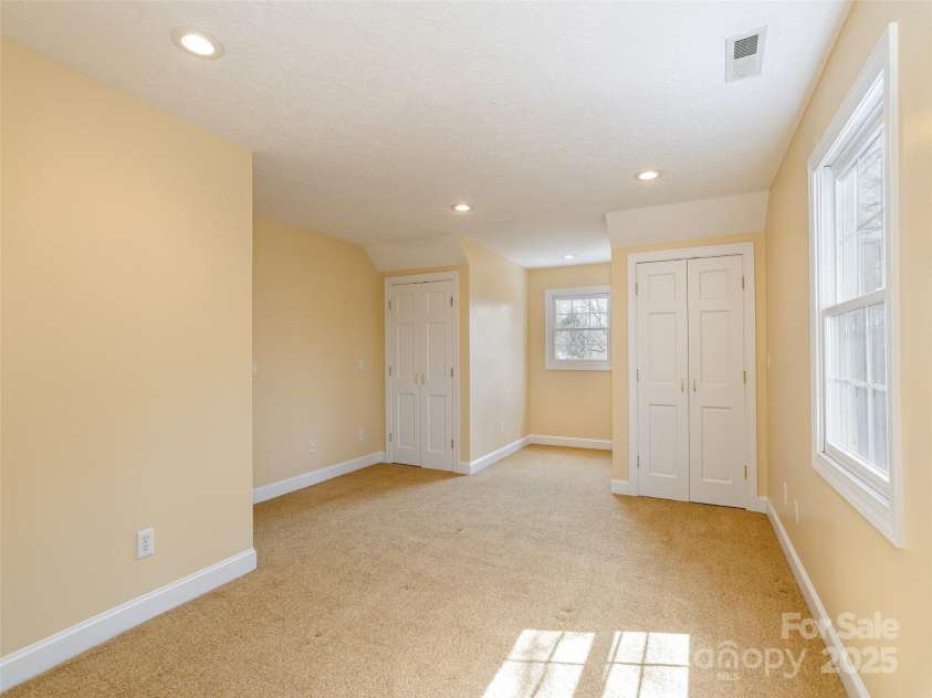 1400 Rambling Oaks Trail, Hendersonville, NC 28739.  MLS# CAR4240485, YatesRealty ID 19661. 