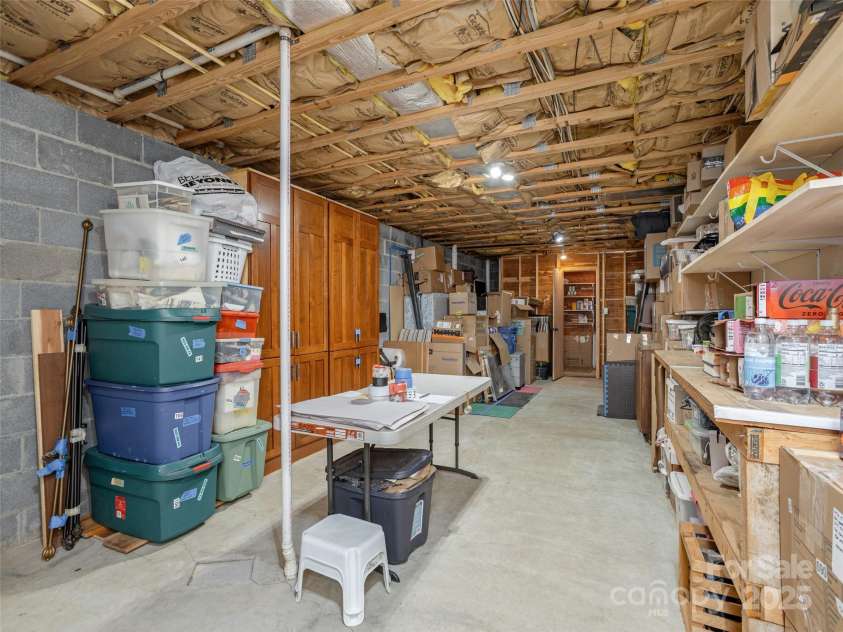 1400 Rambling Oaks Trail, Hendersonville, NC 28739.  MLS# CAR4240485, YatesRealty ID 19661. 