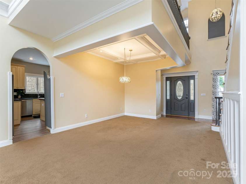 1400 Rambling Oaks Trail, Hendersonville, NC 28739.  MLS# CAR4240485, YatesRealty ID 19661. 