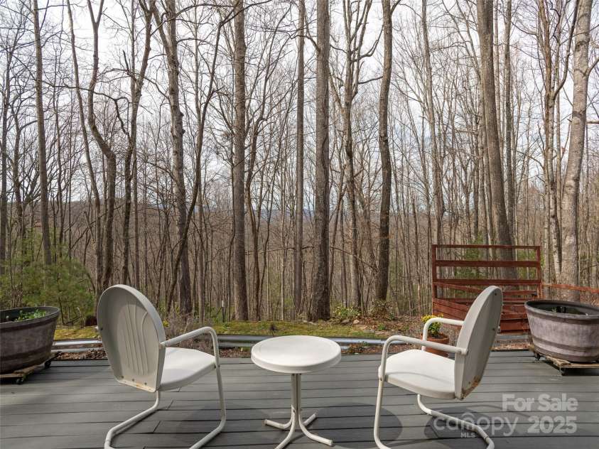 1400 Rambling Oaks Trail, Hendersonville, NC 28739.  MLS# CAR4240485, YatesRealty ID 19661. 