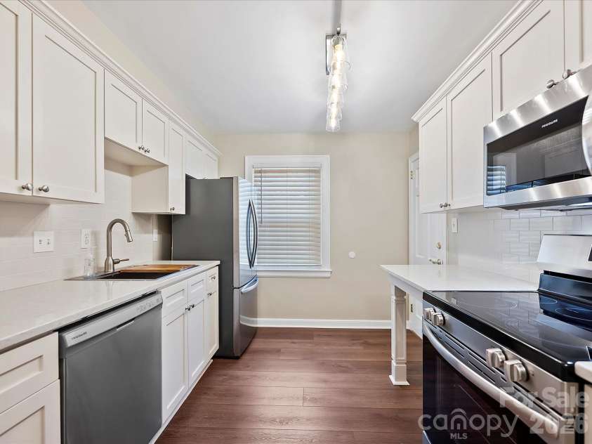 107 Laurel Avenue, Charlotte, NC 28207.  MLS# CAR4391289, YatesRealty ID 19662. 