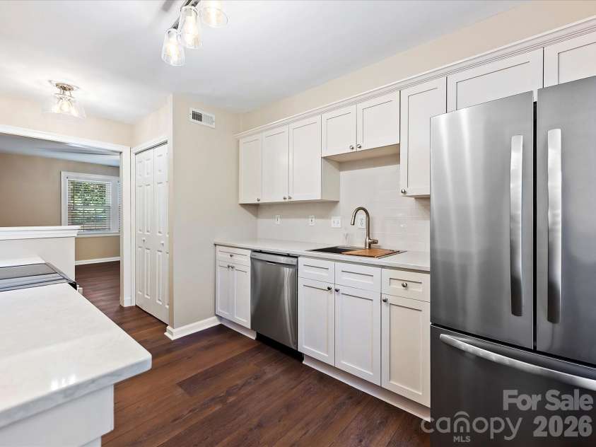 107 Laurel Avenue, Charlotte, NC 28207.  MLS# CAR4391289, YatesRealty ID 19662. 