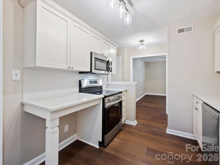 107 Laurel Avenue, Charlotte, NC 28207.  MLS# CAR4391289, YatesRealty ID 19662. 