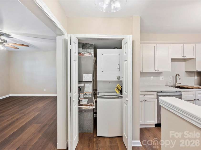 107 Laurel Avenue, Charlotte, NC 28207.  MLS# CAR4391289, YatesRealty ID 19662. 