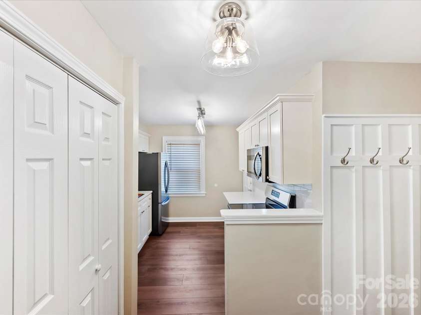 107 Laurel Avenue, Charlotte, NC 28207.  MLS# CAR4391289, YatesRealty ID 19662. 