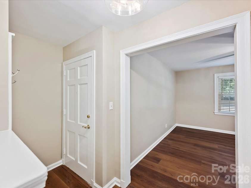 107 Laurel Avenue, Charlotte, NC 28207.  MLS# CAR4391289, YatesRealty ID 19662. 