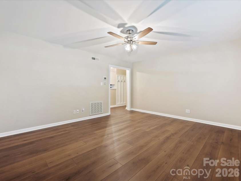 107 Laurel Avenue, Charlotte, NC 28207.  MLS# CAR4391289, YatesRealty ID 19662. 