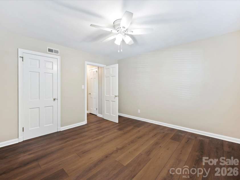 107 Laurel Avenue, Charlotte, NC 28207.  MLS# CAR4391289, YatesRealty ID 19662. 
