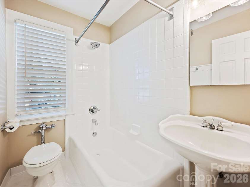 107 Laurel Avenue, Charlotte, NC 28207.  MLS# CAR4391289, YatesRealty ID 19662. 
