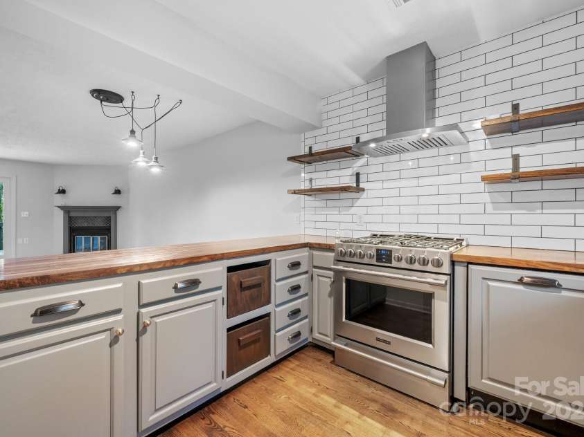 505 Victory Trail, Morganton, NC 28655.  MLS# CAR4219401, YatesRealty ID 19662. 