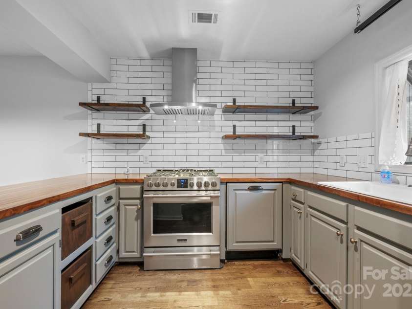 505 Victory Trail, Morganton, NC 28655.  MLS# CAR4219401, YatesRealty ID 19662. 