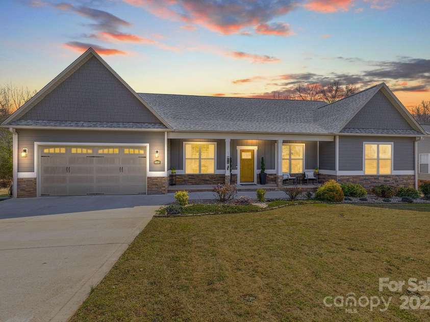 142 Hawk Nest Lane, Campobello, SC 29322.  MLS# CAR4259602, YatesRealty ID 19663. 