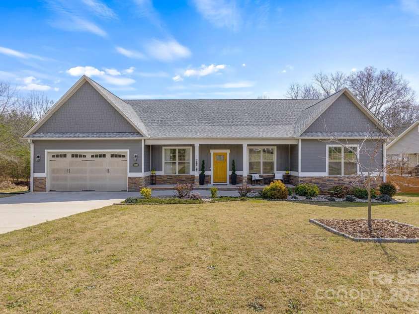 142 Hawk Nest Lane, Campobello, SC 29322.  MLS# CAR4259602, YatesRealty ID 19663. 