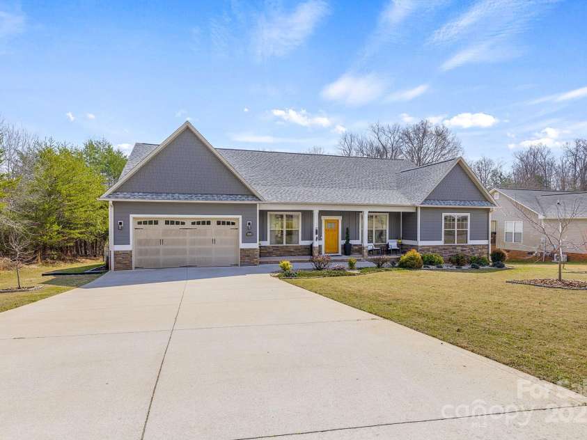 142 Hawk Nest Lane, Campobello, SC 29322.  MLS# CAR4259602, YatesRealty ID 19663. 