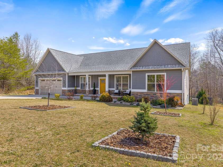 142 Hawk Nest Lane, Campobello, SC 29322.  MLS# CAR4259602, YatesRealty ID 19663. 