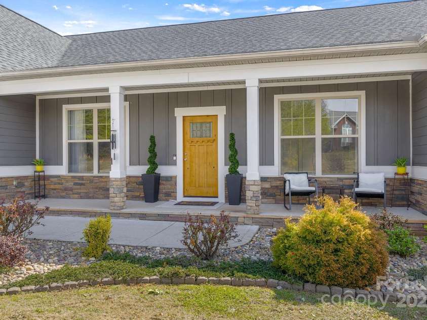 142 Hawk Nest Lane, Campobello, SC 29322.  MLS# CAR4259602, YatesRealty ID 19663. 