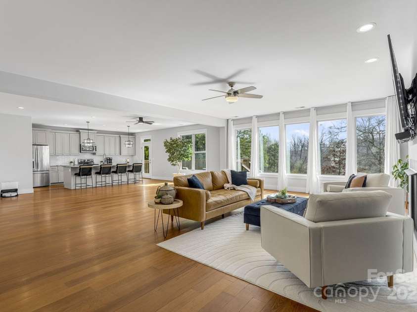 142 Hawk Nest Lane, Campobello, SC 29322.  MLS# CAR4259602, YatesRealty ID 19663. 