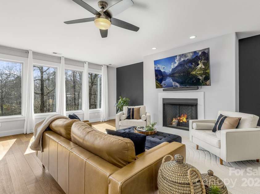 142 Hawk Nest Lane, Campobello, SC 29322.  MLS# CAR4259602, YatesRealty ID 19663. 