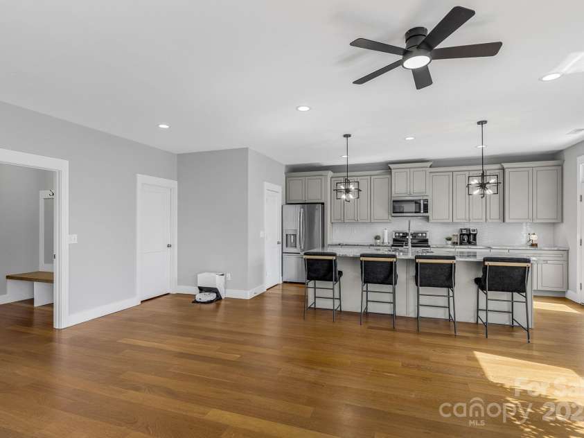 142 Hawk Nest Lane, Campobello, SC 29322.  MLS# CAR4259602, YatesRealty ID 19663. 