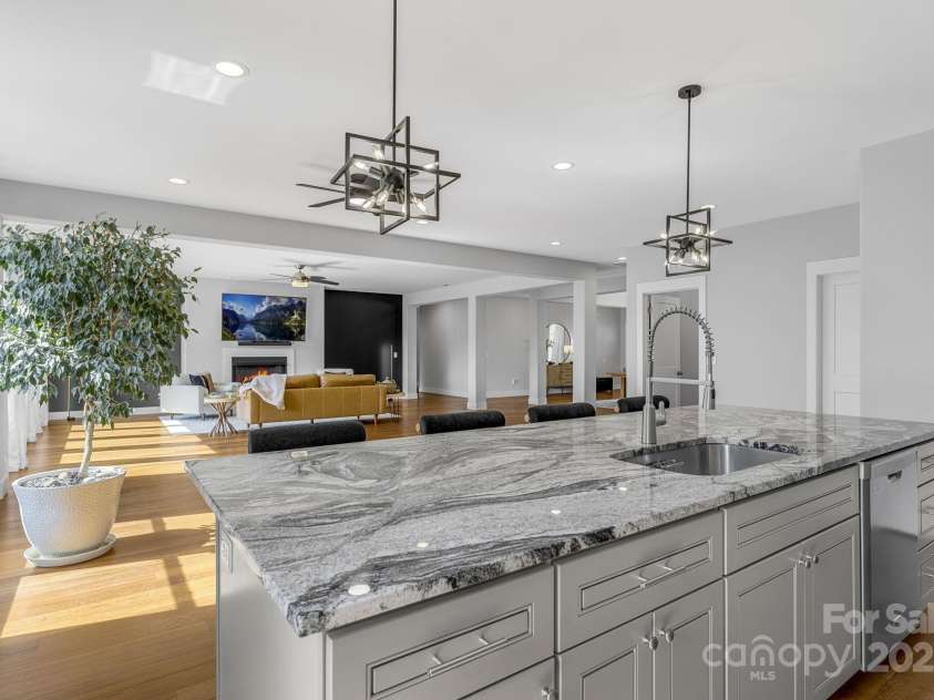 142 Hawk Nest Lane, Campobello, SC 29322.  MLS# CAR4259602, YatesRealty ID 19663. 