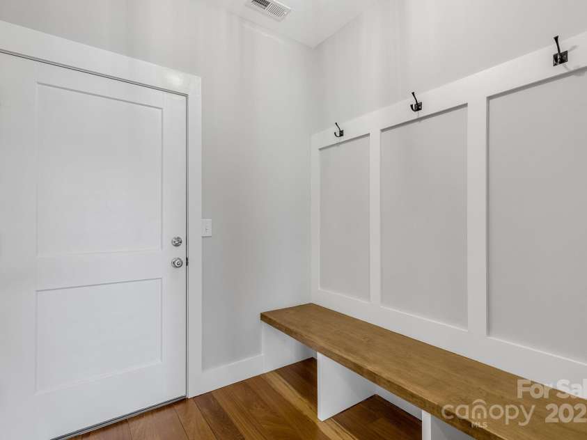 142 Hawk Nest Lane, Campobello, SC 29322.  MLS# CAR4259602, YatesRealty ID 19663. 