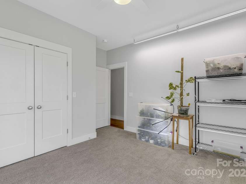 142 Hawk Nest Lane, Campobello, SC 29322.  MLS# CAR4259602, YatesRealty ID 19663. 