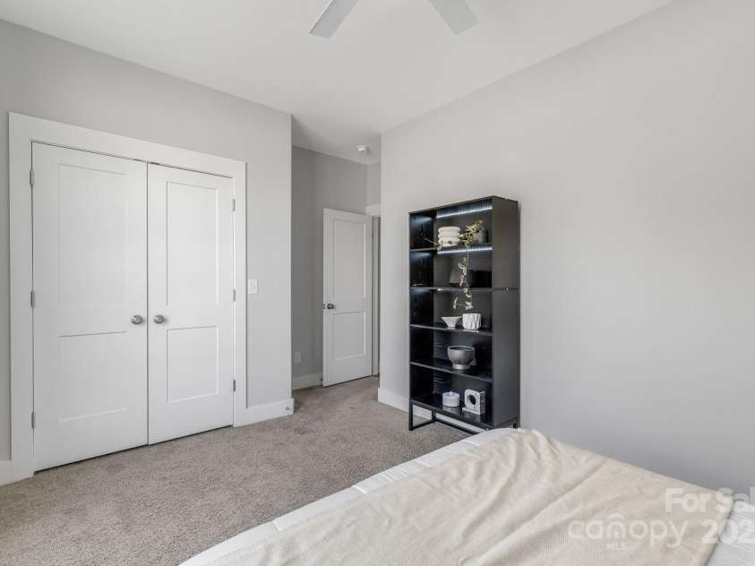 142 Hawk Nest Lane, Campobello, SC 29322.  MLS# CAR4259602, YatesRealty ID 19663. 