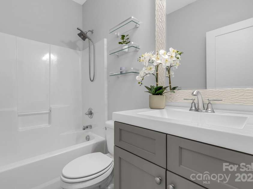 142 Hawk Nest Lane, Campobello, SC 29322.  MLS# CAR4259602, YatesRealty ID 19663. 