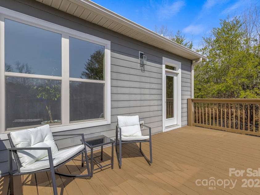 142 Hawk Nest Lane, Campobello, SC 29322.  MLS# CAR4259602, YatesRealty ID 19663. 