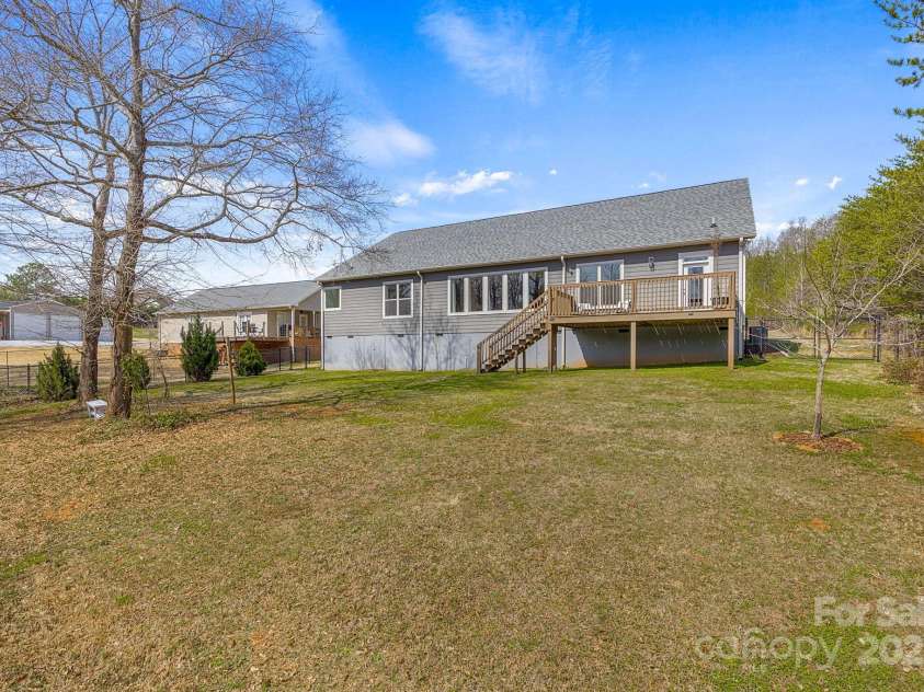 142 Hawk Nest Lane, Campobello, SC 29322.  MLS# CAR4259602, YatesRealty ID 19663. 