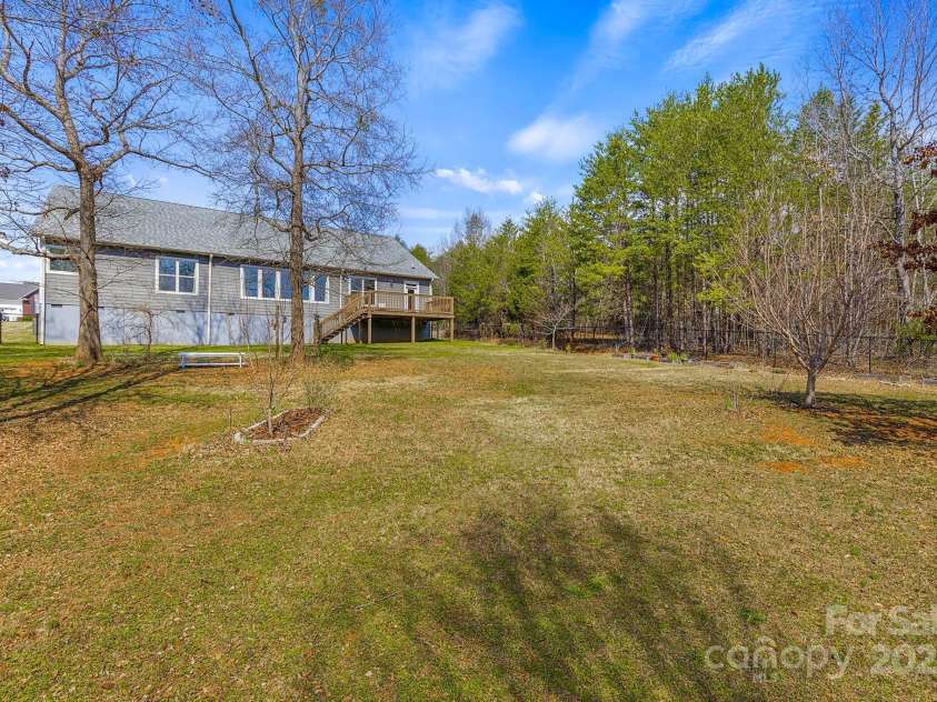 142 Hawk Nest Lane, Campobello, SC 29322.  MLS# CAR4259602, YatesRealty ID 19663. 