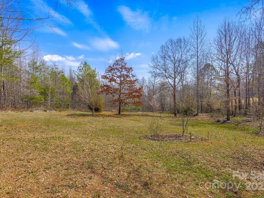 142 Hawk Nest Lane, Campobello, SC 29322.  MLS# CAR4259602, YatesRealty ID 19663. 