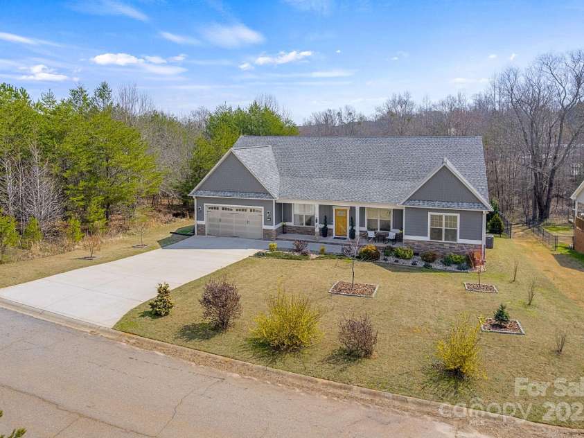 142 Hawk Nest Lane, Campobello, SC 29322.  MLS# CAR4259602, YatesRealty ID 19663. 