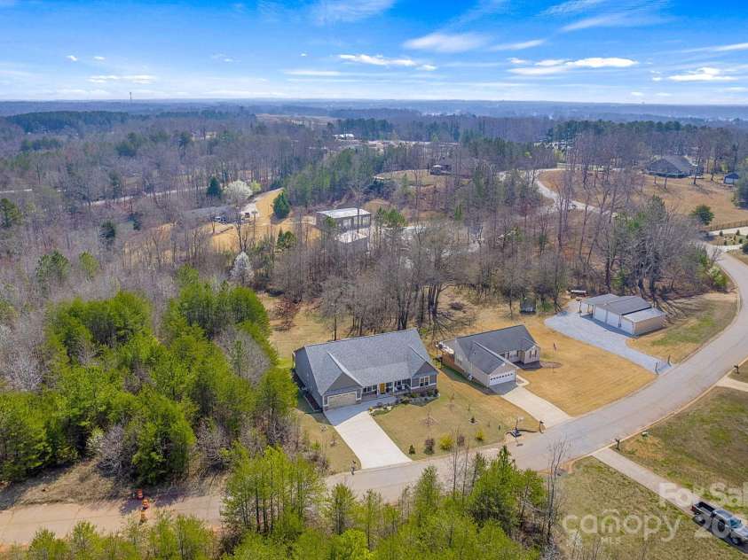 142 Hawk Nest Lane, Campobello, SC 29322.  MLS# CAR4259602, YatesRealty ID 19663. 