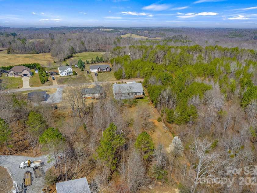 142 Hawk Nest Lane, Campobello, SC 29322.  MLS# CAR4259602, YatesRealty ID 19663. 