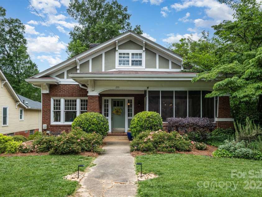 255 South Academy Street, Mooresville, NC 28115.  MLS# CAR4259729, YatesRealty ID 19664. 