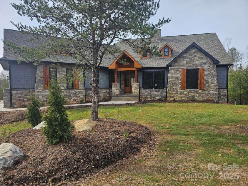 1076 Table View Drive, Morganton, NC 28655.  MLS# CAR4268150, YatesRealty ID 19665. 