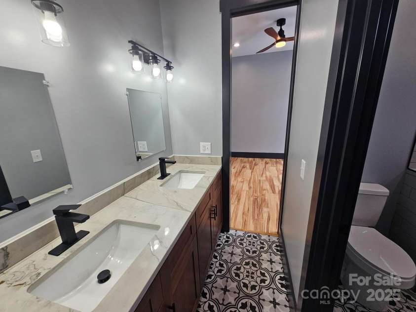 1076 Table View Drive, Morganton, NC 28655.  MLS# CAR4268150, YatesRealty ID 19665. 