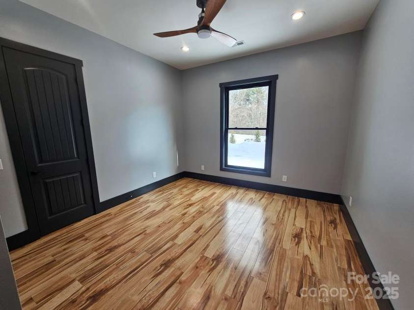 1076 Table View Drive, Morganton, NC 28655.  MLS# CAR4268150, YatesRealty ID 19665. 