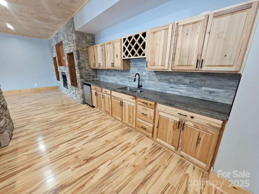 1076 Table View Drive, Morganton, NC 28655.  MLS# CAR4268150, YatesRealty ID 19665. 