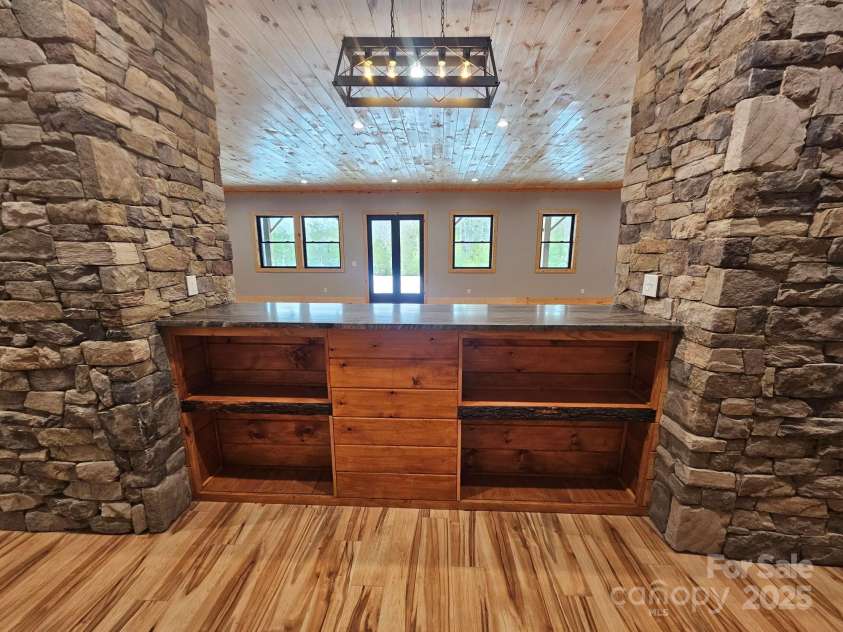 1076 Table View Drive, Morganton, NC 28655.  MLS# CAR4268150, YatesRealty ID 19665. 