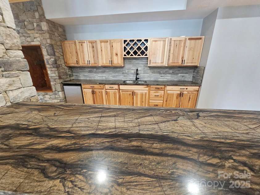 1076 Table View Drive, Morganton, NC 28655.  MLS# CAR4268150, YatesRealty ID 19665. 