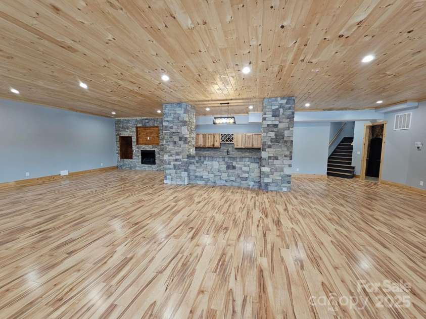 1076 Table View Drive, Morganton, NC 28655.  MLS# CAR4268150, YatesRealty ID 19665. 
